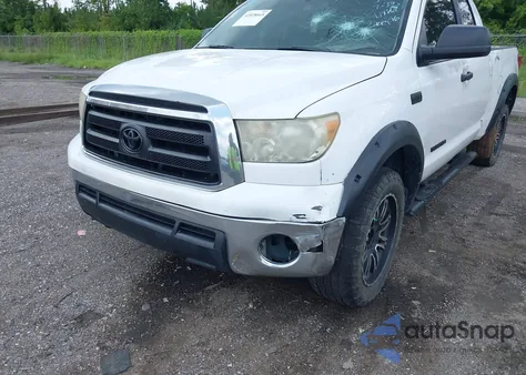 2011 Toyota Tundra Grade 5.7L V8 z USA, uszkodzony, nr VIN 5TFRY5F17BX114861